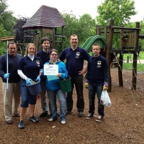 Jong VLD geeft speeltuinen een grondige&nbsp;beurt