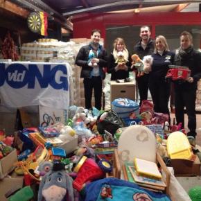 Jong VLD zamelt speelgoed&nbsp;in