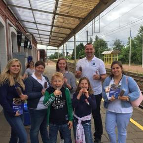 Jong VLD deelt ijsjes&nbsp;uit